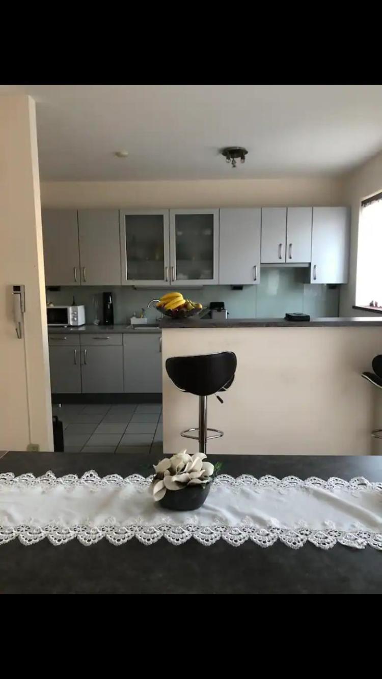 Privee Dans Grande Maison